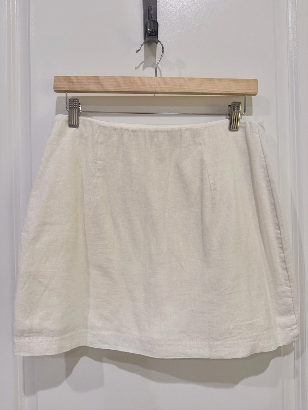 Abercrombie and Fitch Linen Blend Mini Skort in White/Cream - Picture 3 of 8